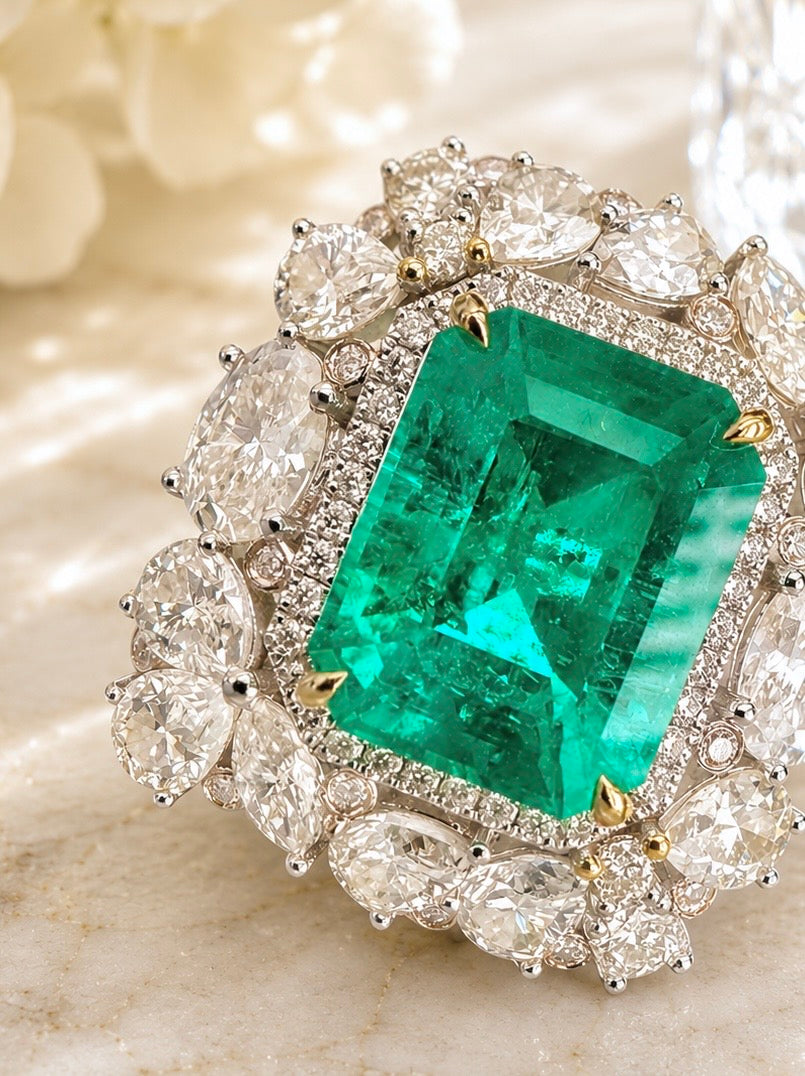 The Royal Emerald Ring