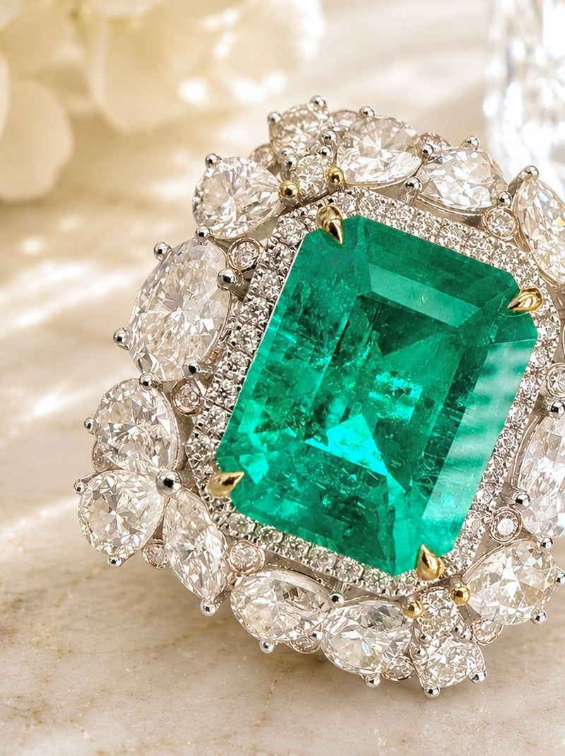 The Royal Emerald Ring
