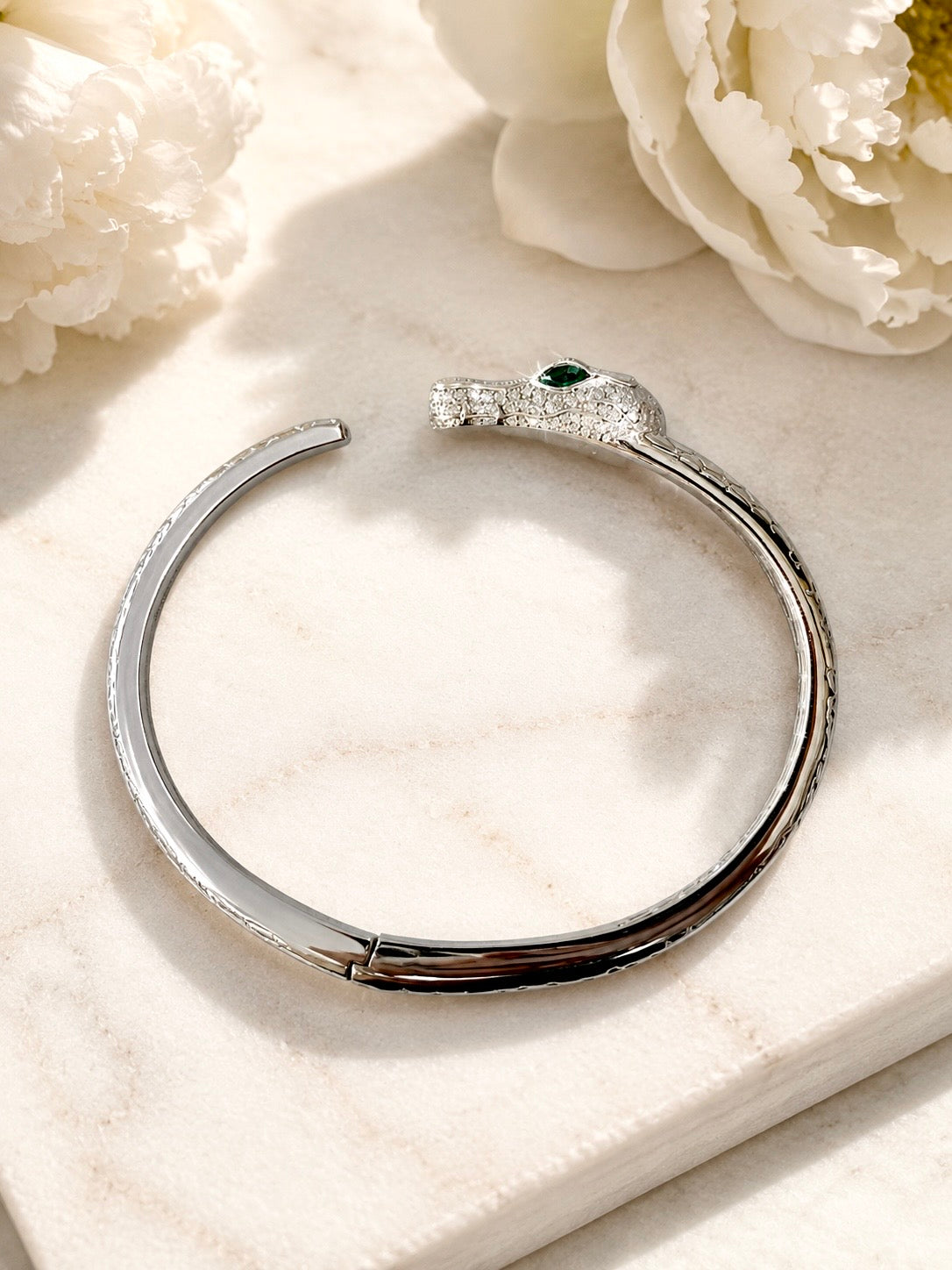 The Alligator Sovereign Hinged Cuff