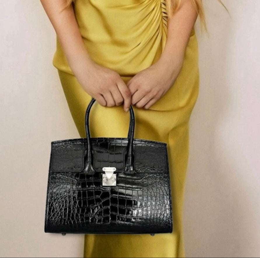 The epitome of luxury, timeless elegance, and chic sophistication, The Wrenley Tote from RobertJames is a masterpiece that truly speaks for itself. Designed with precision and crafted in a variety of exotic skins, the Wrenley is the perfect medium-sized tote, striking the ideal balance between practicality and style.