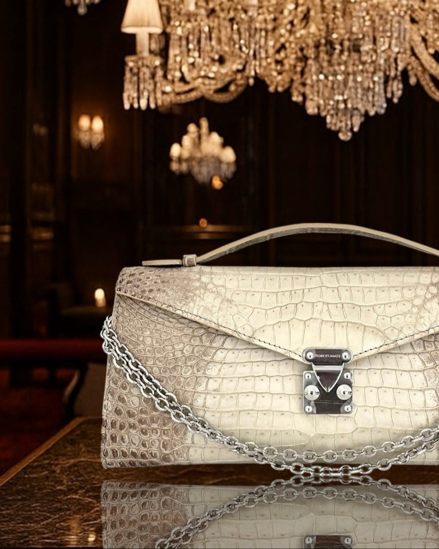ONE OF THE MOST BELOVED STYLES AT ROBERTJAMES, THE MINNIE POCHETTE IS A VERSATILE, TIMELESS BAG DESIGNED TO COMPLEMENT ANY OCCASION.